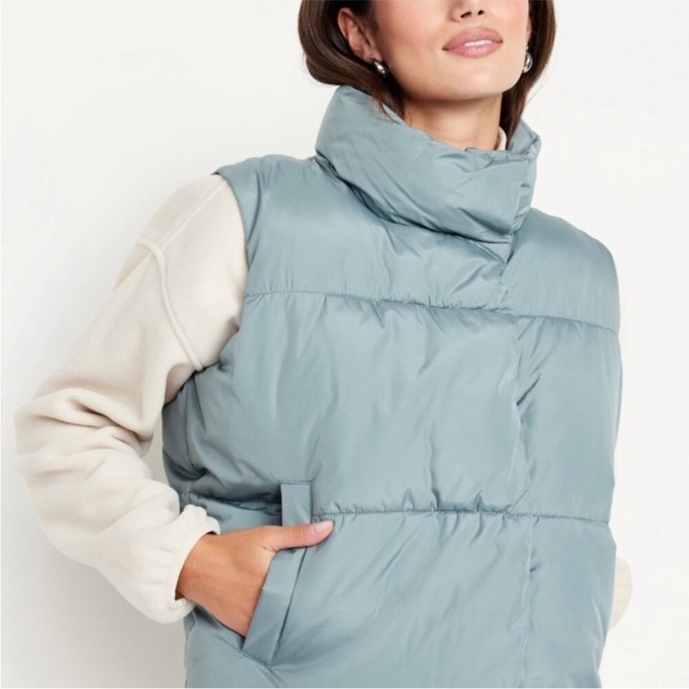 Old Navy Underwater Quilted Puffer Vest - Picture 4 of 14